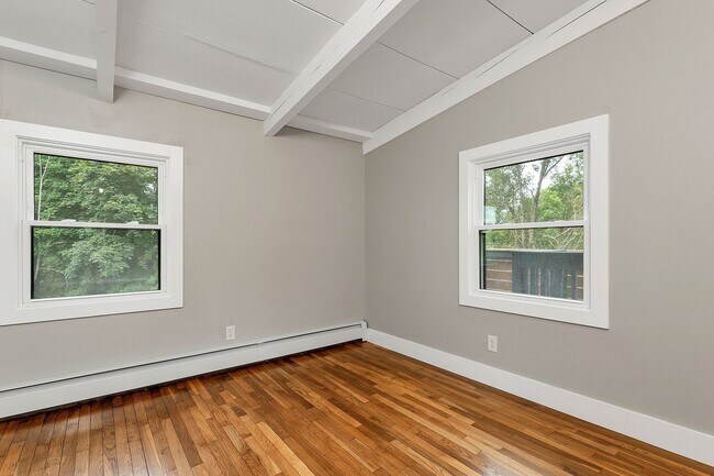 Building Photo - 175 Pleasant St