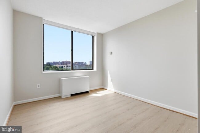 Building Photo - 3705 S George Mason Dr