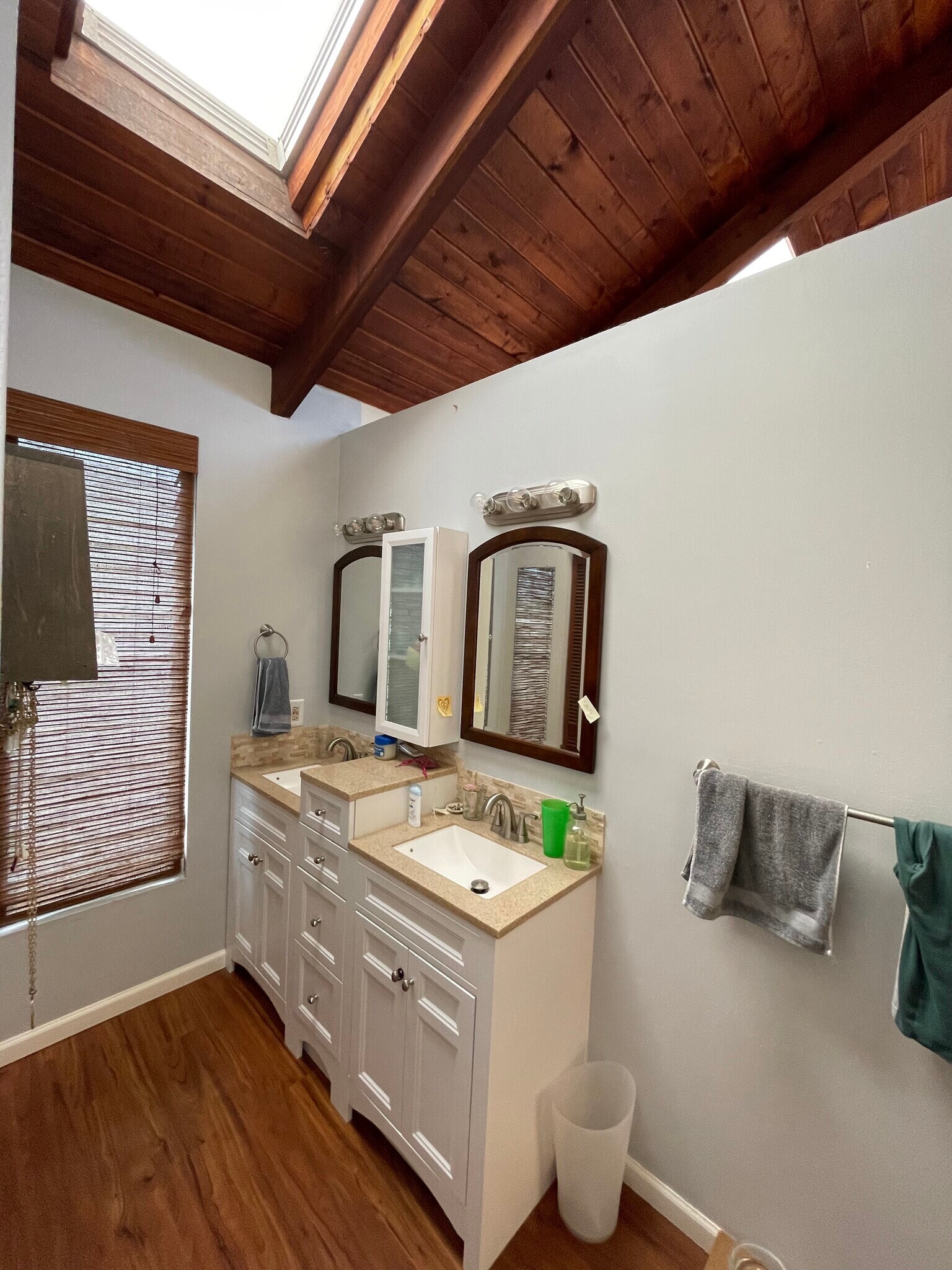 Top Floor - Double Sinks - 75-5810 Olua Plz
