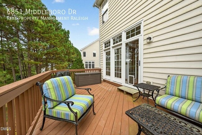 Building Photo - 6851 Middleboro Dr