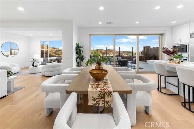 Building Photo - 206 Collino