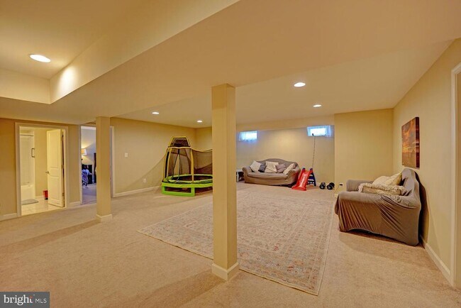 Building Photo - 93 Sabbe St