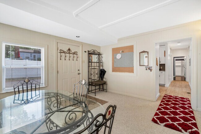 Building Photo - 631 Clover Ln