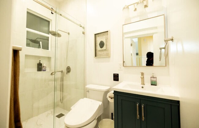 Building Photo - 1107 Broadway-SI ID1309749P