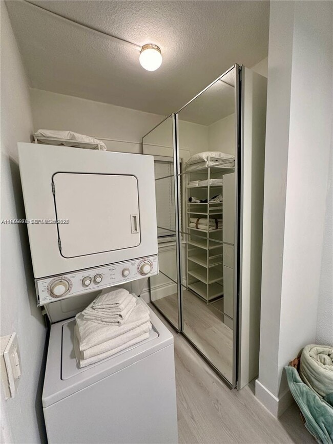 Building Photo - 126 Mendoza Ave