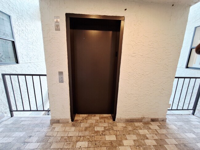 Building Photo - 2409 Leon St