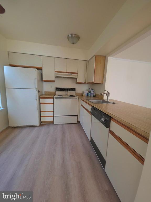 Building Photo - 336A Delancey Pl