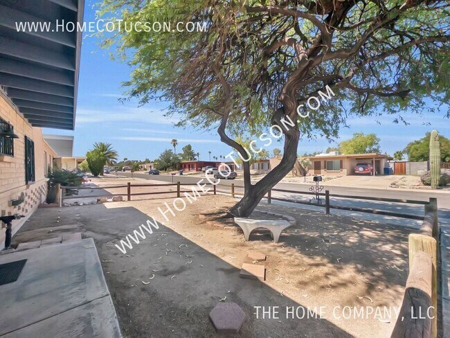 Building Photo - 2349 S Saddleback Ave