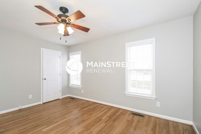 Building Photo - 3 Bedroom Pet-Friendly Home in High Point, NC with Main Street Renewal