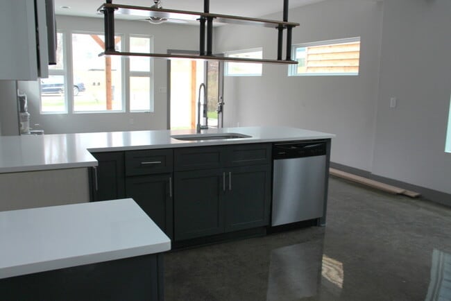 Building Photo - Large East Nashville Modern House - 3 Bedr...