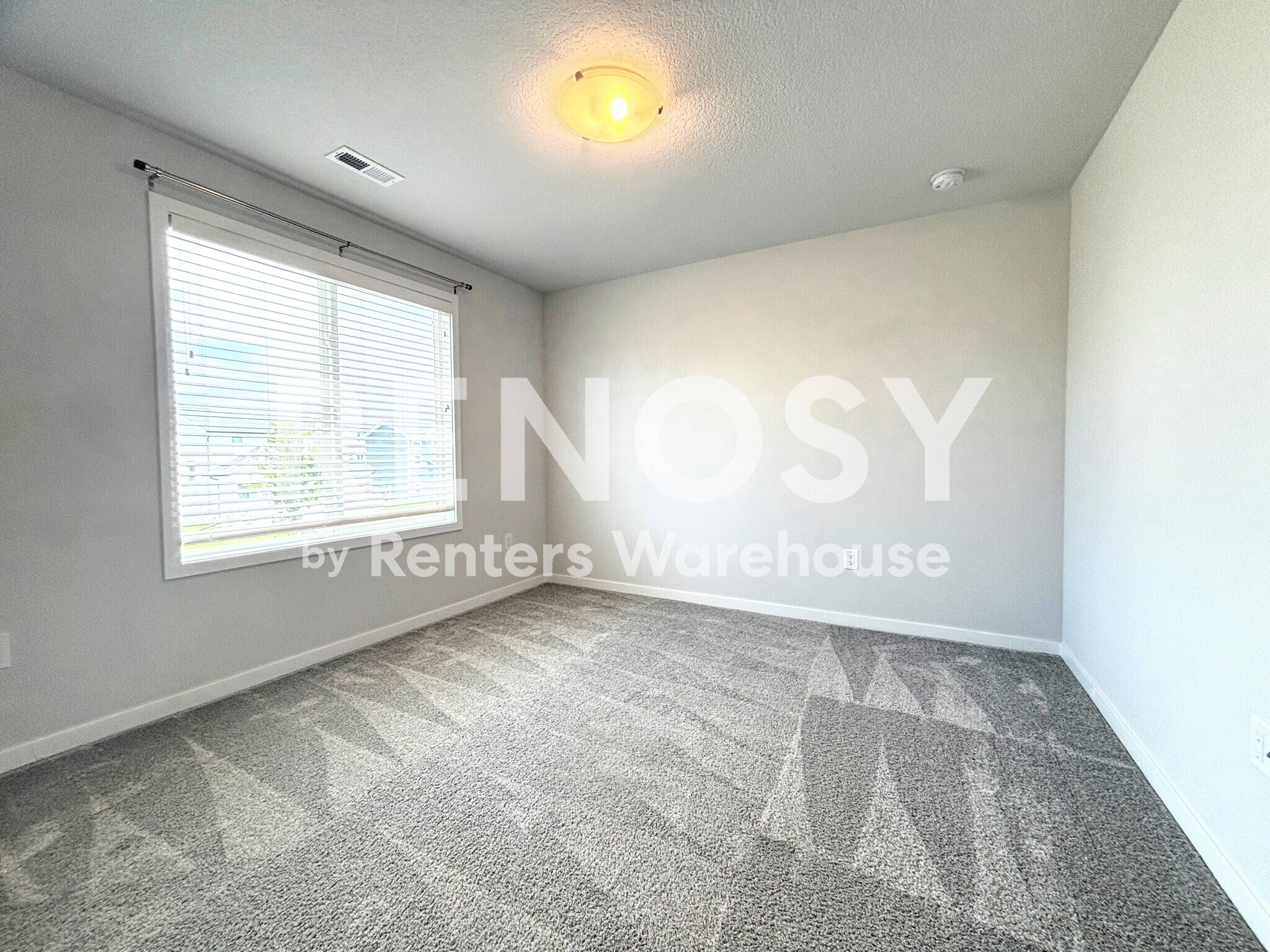 Building Photo - 16620 Oakwood Dr