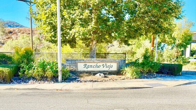 Building Photo - Lovely Single-Story Home in the Friendly and Desirable Lake Rancho Viejo Community of Fallbrook!