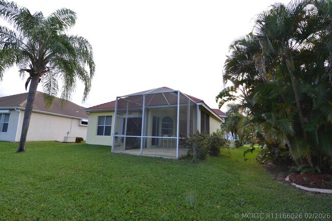 Building Photo - 705 SW Munjack Cir