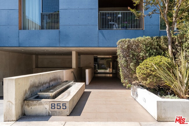 Building Photo - 855 Croft Ave