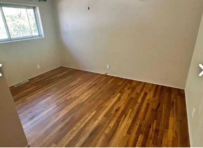 Building Photo - "Charming 2-Bedroom Oasis in Boise's Heart...