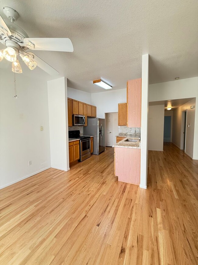 Building Photo - Charming 2 Bed, 2 Bath Home for Rent in We...