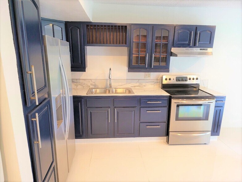 Building Photo - 17160 SW 94th Ave