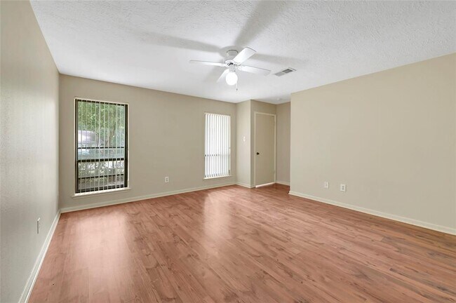 Building Photo - 52 Greentree Ln