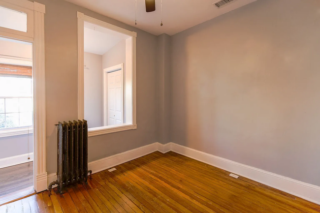 Building Photo - Fully Renovated 3 BR/1.5 BA Apartment in C...
