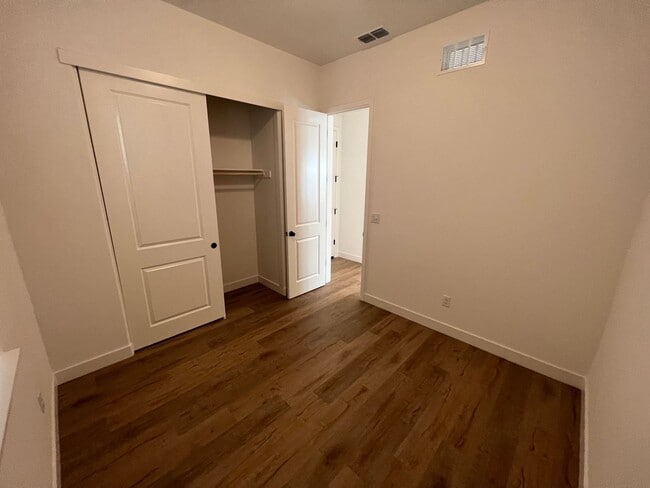 Building Photo - 4 Bed / 3 Bath | Crocker Village Home Available Now