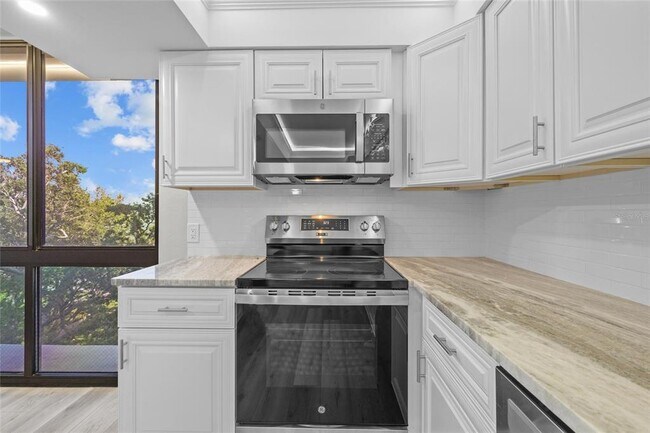 Building Photo - 3301 Bayshore Blvd