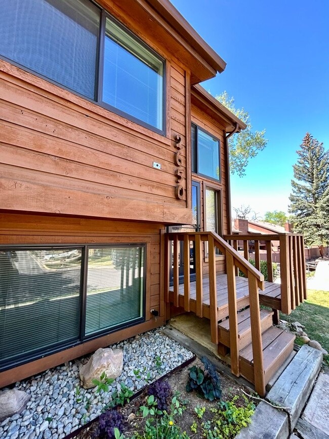 Building Photo - Beautiful & Bright Corner Condo in North Boulder