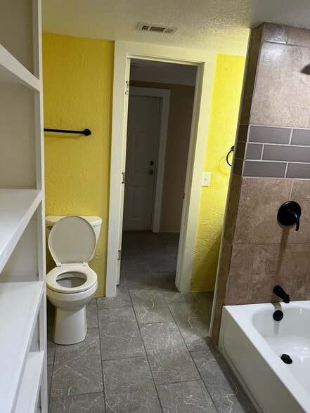 bath 2 - 129 Osage St