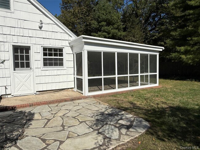 Building Photo - 35 La Rue Dr