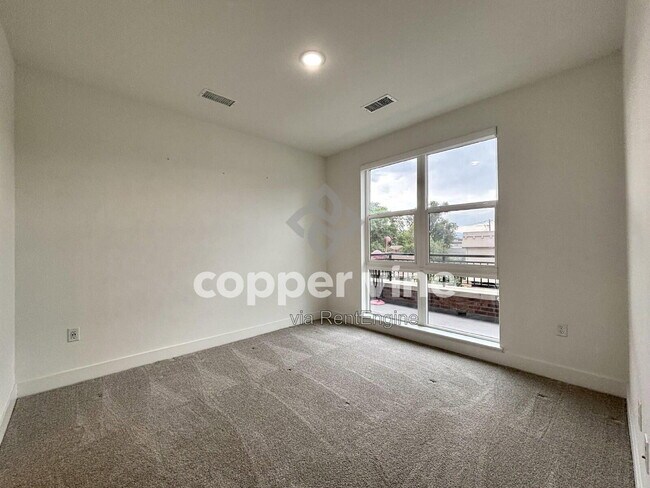 Building Photo - 3500 S Corona St