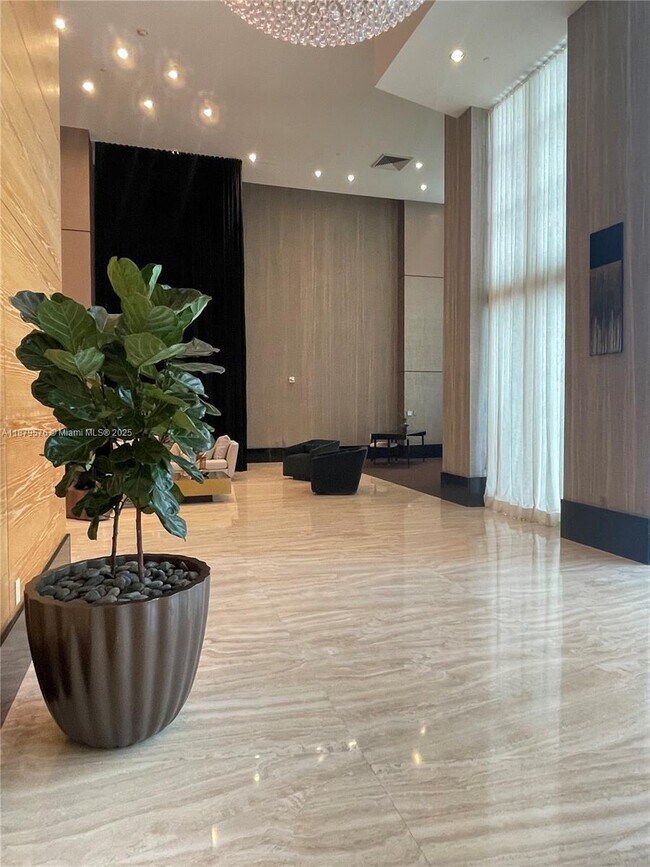 Building Photo - 950 Brickell Bay Dr