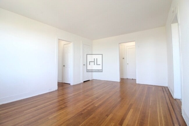 Building Photo - FORT HAMILTON PARKWAY _ Large 1-Bedroom