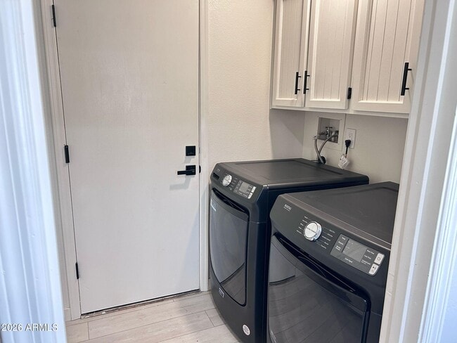 Building Photo - 6221 E Gelding Dr