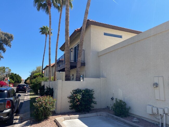 Building Photo - Must See 2/2.5 Condo in Pointe South Mount...