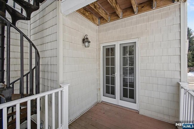 Building Photo - 85 Sheridan Ave