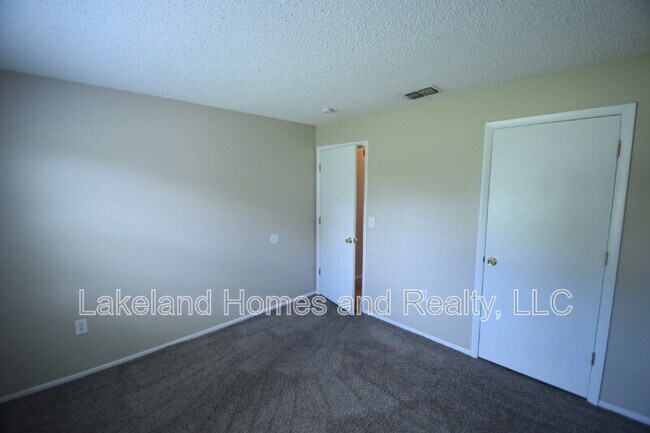 Building Photo - 1204 Honeytree Ln W