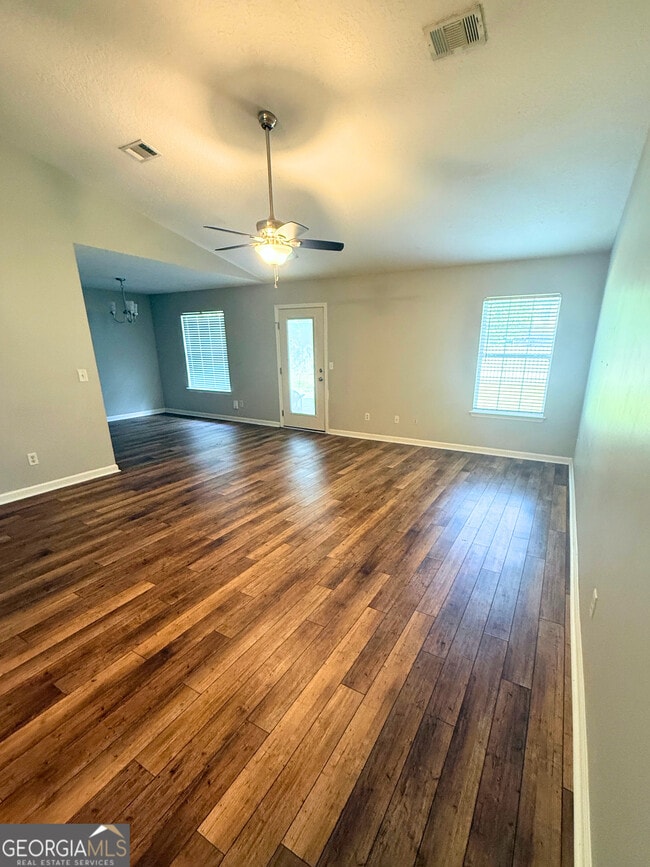 Building Photo - 122 Royal Acres Cir