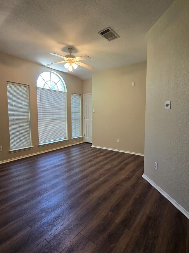 Building Photo - 8309 Dulac Dr