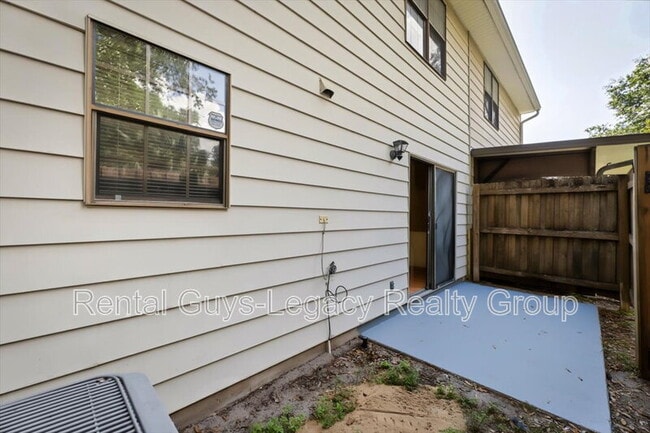 Building Photo - 803 Kettering Way