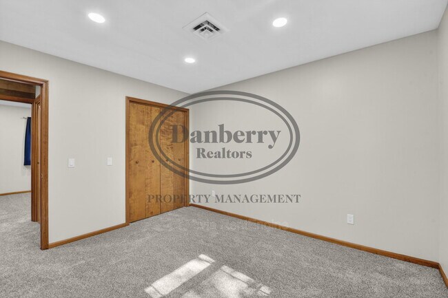 Building Photo - 3018 Gleneagle Dr
