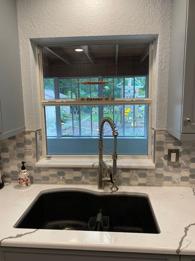 Building Photo - 3/2 Home In Downtown/Conway Area! Zoned fo...