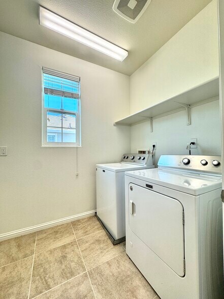 Building Photo - 2616 Admiral Cir