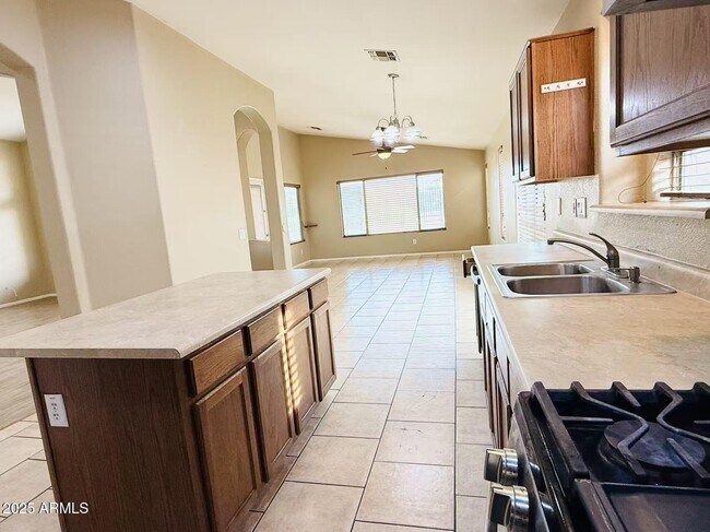 Building Photo - 8119 S 47th Ln