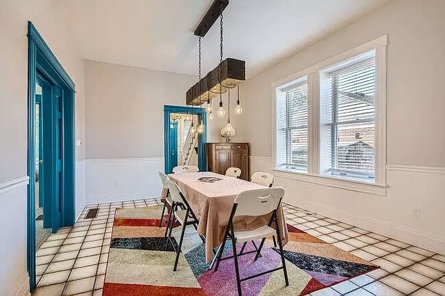 Building Photo - 3247 W 19th Ave