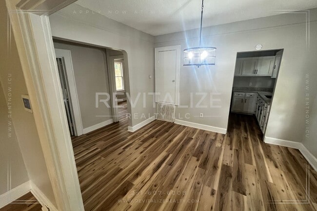 Building Photo - Beautiful Renovated 3 Bedroom/2 Bathroom H...