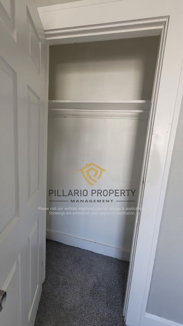 Building Photo - Renovated, 2 Bedroom, 1 Bathroom Home Avai...