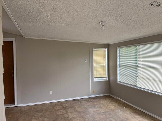 Building Photo - 319 Rockwood Dr