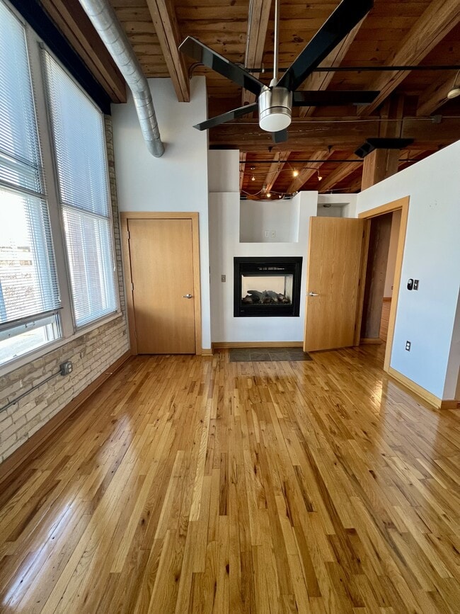 Building Photo - 413 N 2nd St