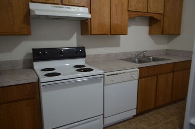 Building Photo - 4206 Primrose Dr