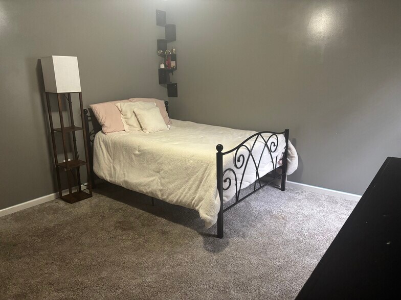 Bedroom 1 - 1207 Summerfield Ln E