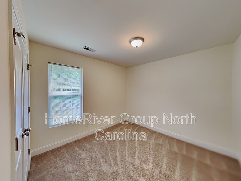 Building Photo - 1820 Savannas Run Dr